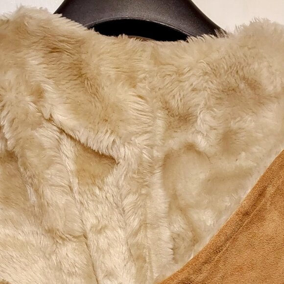 Dawns Fashions Womans  Suede Vest  Fur like lining  Sz 7 1 Flaw Tan Suede - Picture 5 of 9